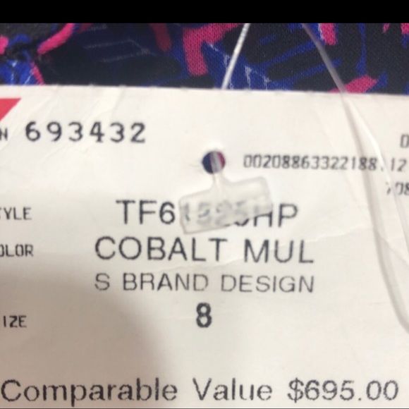 🌻 NWT Derek Lam IO Crosby 100% Silk Top
100% Silk - Picture 13 of 16